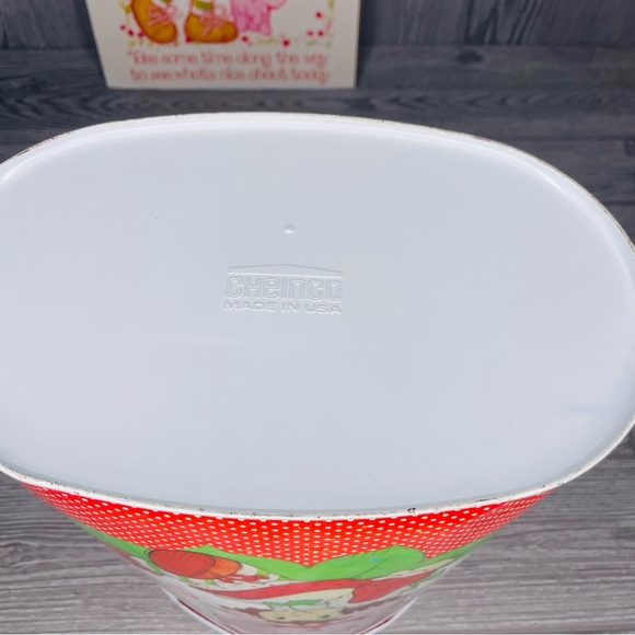 Vintage 80s Strawberry Shortcake Cheinco Metal Trash Can & wallart picture decor - Picture 2 of 16